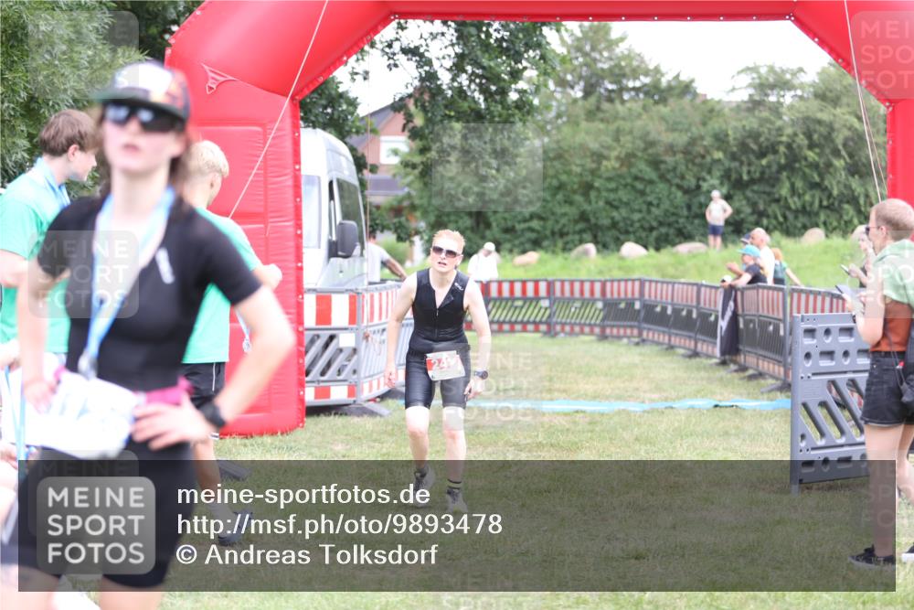 21.06.2026 - 29. Vierlanden-Triathlon Andreas Tolksdorf http://msf.ph/oto/9893478 21.06.2026 14:09:27 Ziel 243, 243 meine-sportfotos.de