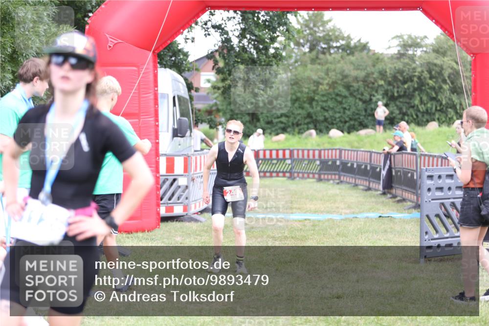 21.06.2026 - 29. Vierlanden-Triathlon Andreas Tolksdorf http://msf.ph/oto/9893479 21.06.2026 14:09:27 Ziel 243, 243 meine-sportfotos.de