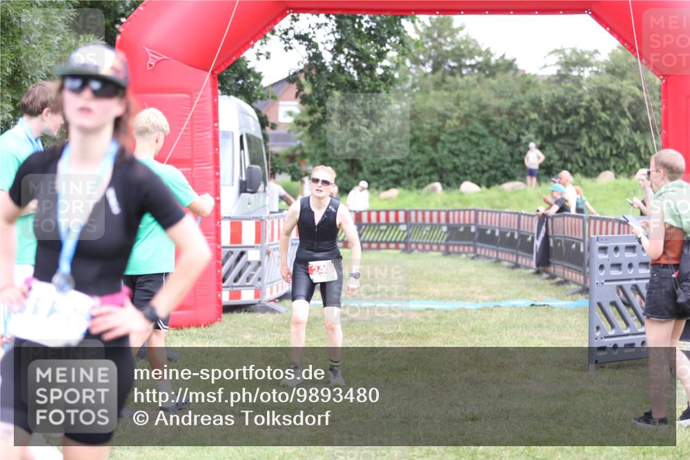 21.06.2026 - 29. Vierlanden-Triathlon Andreas Tolksdorf http://msf.ph/oto/9893480 21.06.2026 14:09:27 Ziel 243, 243 meine-sportfotos.de