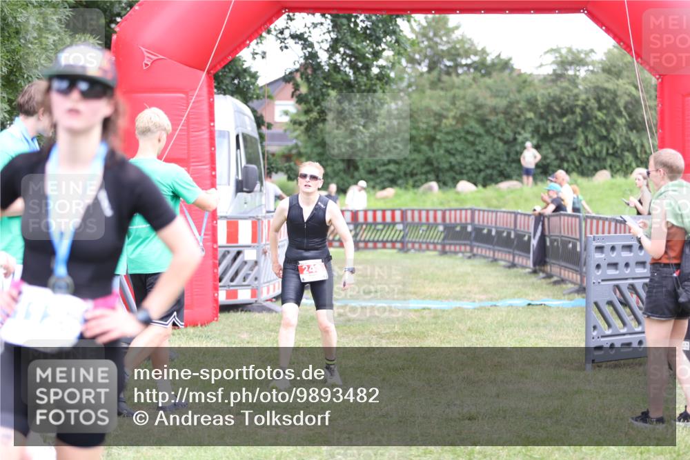 21.06.2026 - 29. Vierlanden-Triathlon Andreas Tolksdorf http://msf.ph/oto/9893482 21.06.2026 14:09:27 Ziel 243, 243 meine-sportfotos.de