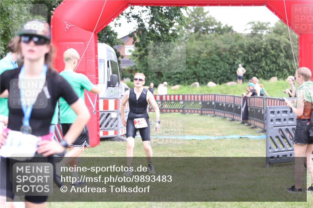 21.06.2026 - 29. Vierlanden-Triathlon Andreas Tolksdorf http://msf.ph/oto/9893483 21.06.2026 14:09:27 Ziel 243, 243 meine-sportfotos.de