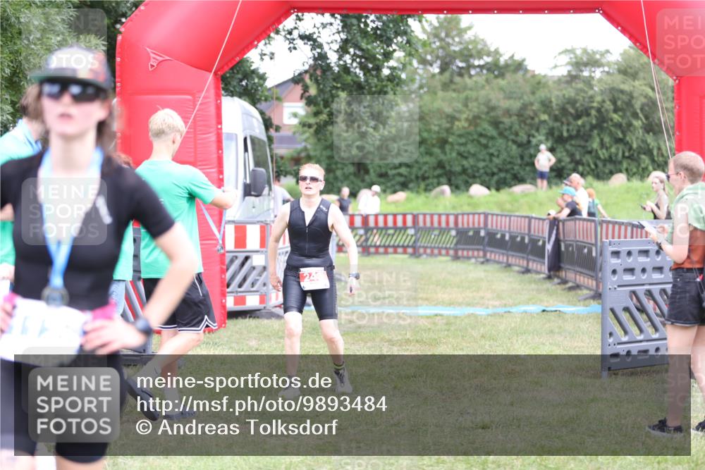 21.06.2026 - 29. Vierlanden-Triathlon Andreas Tolksdorf http://msf.ph/oto/9893484 21.06.2026 14:09:27 Ziel 243, 243 meine-sportfotos.de