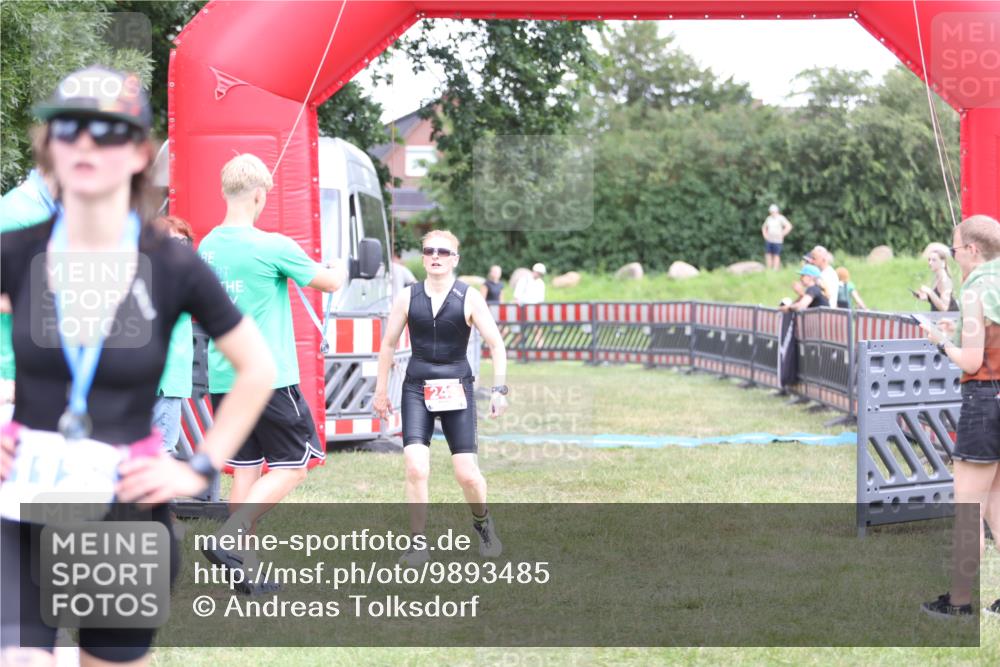 21.06.2026 - 29. Vierlanden-Triathlon Andreas Tolksdorf http://msf.ph/oto/9893485 21.06.2026 14:09:27 Ziel 243, 243 meine-sportfotos.de