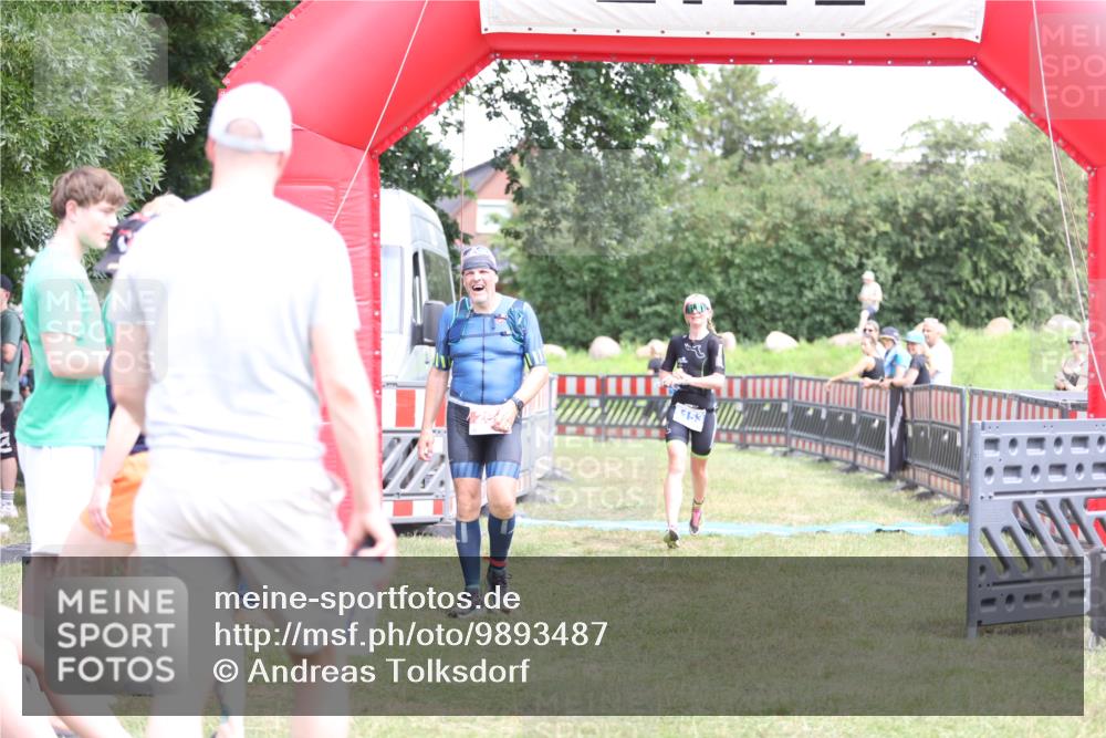 21.06.2026 - 29. Vierlanden-Triathlon Andreas Tolksdorf http://msf.ph/oto/9893487 21.06.2026 14:11:29 Ziel 200, 1153, 200, 1153 meine-sportfotos.de