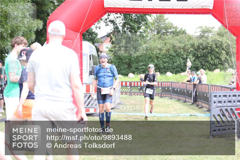 21.06.2026 - 29. Vierlanden-Triathlon Andreas Tolksdorf http://msf.ph/oto/9893488 21.06.2026 14:11:29 Ziel 200, 1153, 200, 1153 meine-sportfotos.de