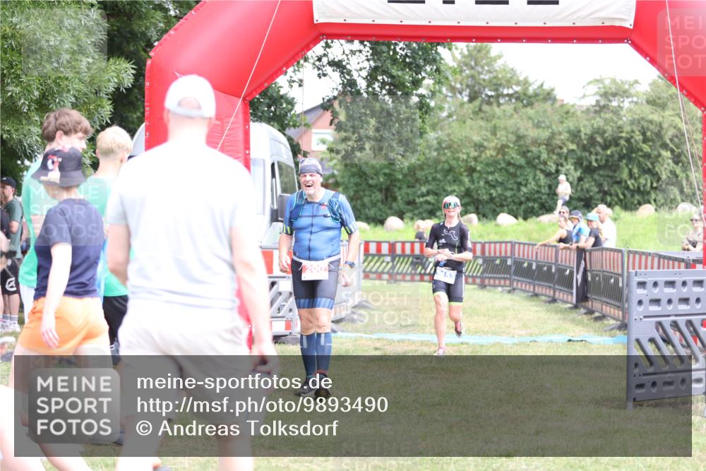 21.06.2026 - 29. Vierlanden-Triathlon Andreas Tolksdorf http://msf.ph/oto/9893490 21.06.2026 14:11:29 Ziel 200, 1153, 200, 1153 meine-sportfotos.de