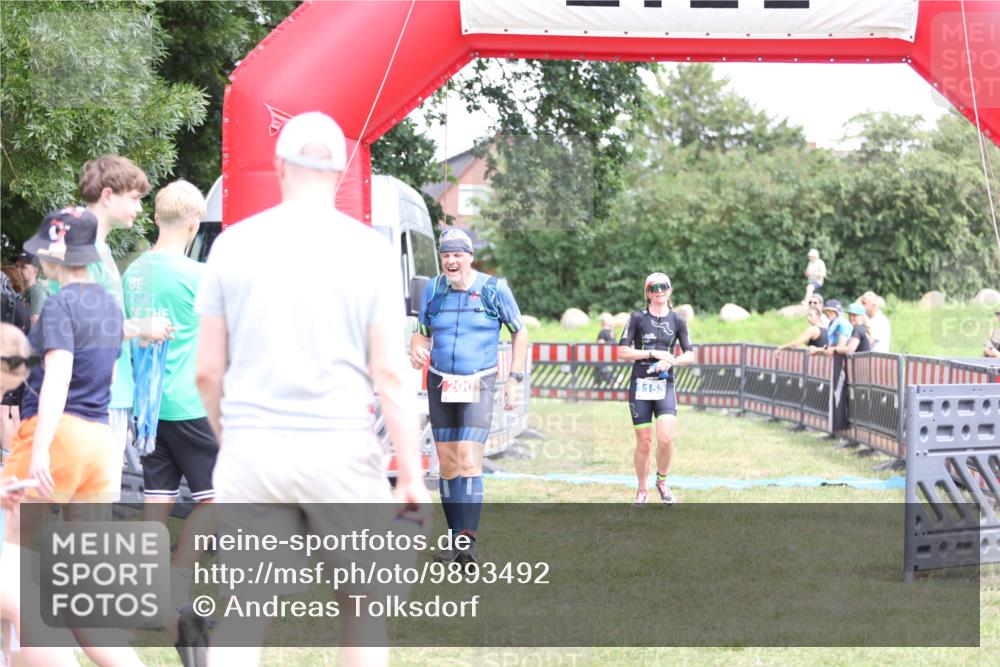 21.06.2026 - 29. Vierlanden-Triathlon Andreas Tolksdorf http://msf.ph/oto/9893492 21.06.2026 14:11:29 Ziel 200, 1153, 200, 1153 meine-sportfotos.de