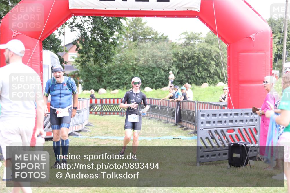 21.06.2026 - 29. Vierlanden-Triathlon Andreas Tolksdorf http://msf.ph/oto/9893494 21.06.2026 14:11:30 Ziel 200, 1153, 200, 1153 meine-sportfotos.de