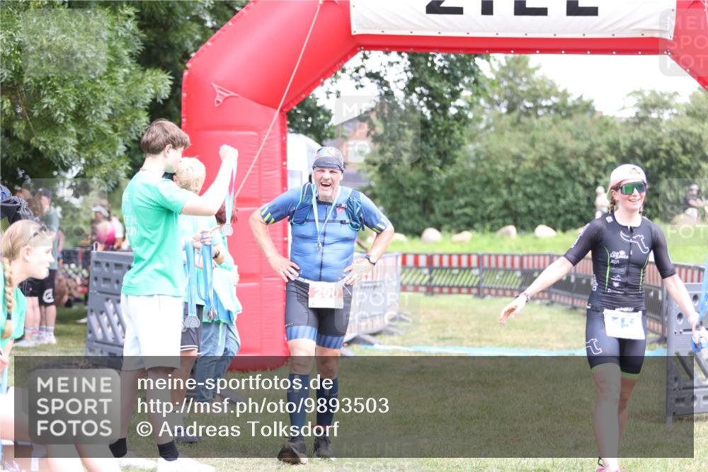 21.06.2026 - 29. Vierlanden-Triathlon Andreas Tolksdorf http://msf.ph/oto/9893503 21.06.2026 14:11:33 Ziel 1153, 1153 meine-sportfotos.de