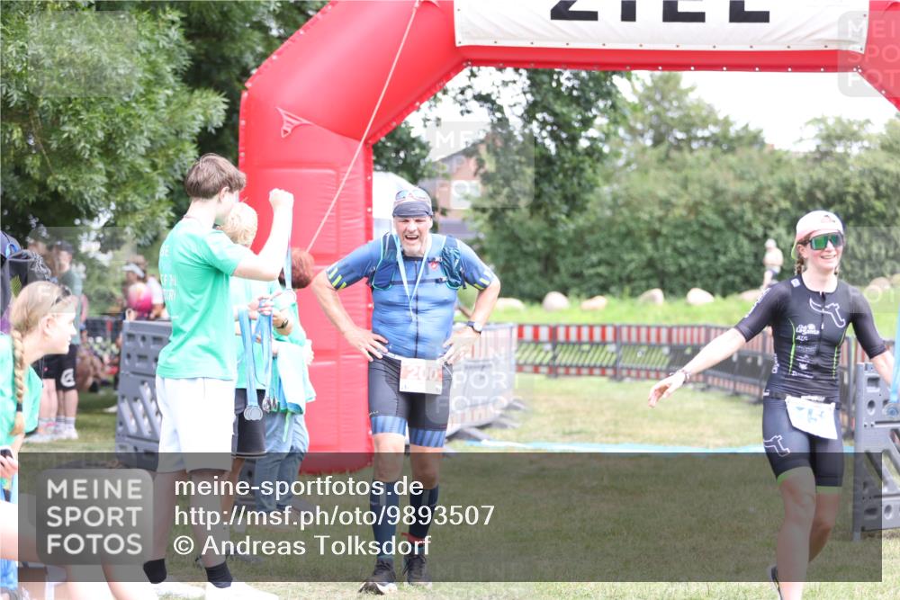 21.06.2026 - 29. Vierlanden-Triathlon Andreas Tolksdorf http://msf.ph/oto/9893507 21.06.2026 14:11:33 Ziel 1153, 1153 meine-sportfotos.de