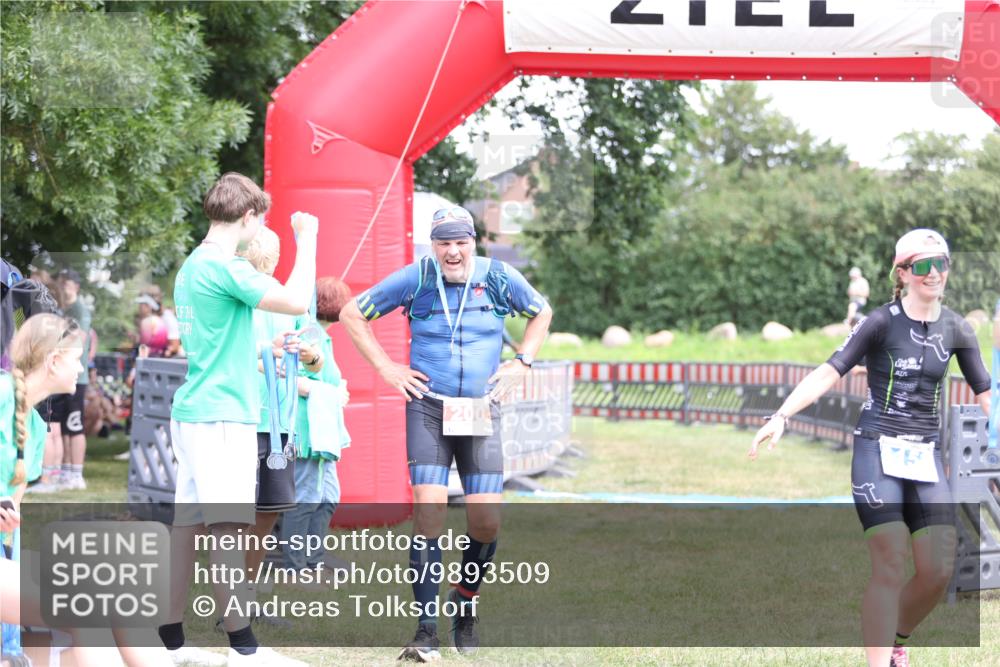 21.06.2026 - 29. Vierlanden-Triathlon Andreas Tolksdorf http://msf.ph/oto/9893509 21.06.2026 14:11:33 Ziel 1153, 1153 meine-sportfotos.de