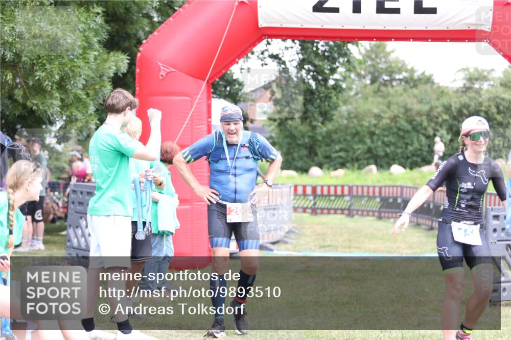 21.06.2026 - 29. Vierlanden-Triathlon Andreas Tolksdorf http://msf.ph/oto/9893510 21.06.2026 14:11:33 Ziel 1153, 1153 meine-sportfotos.de