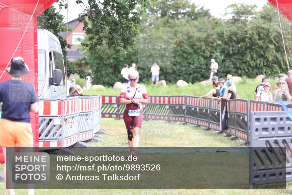 21.06.2026 - 29. Vierlanden-Triathlon Andreas Tolksdorf http://msf.ph/oto/9893526 21.06.2026 14:11:55 Ziel 48, 1116, 1121, 48, 1116, 1121 meine-sportfotos.de