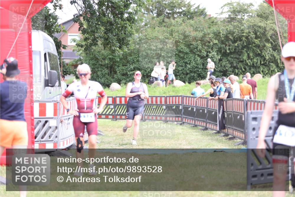 21.06.2026 - 29. Vierlanden-Triathlon Andreas Tolksdorf http://msf.ph/oto/9893528 21.06.2026 14:11:58 Ziel 48, 1116, 1121, 48, 1116, 1121 meine-sportfotos.de