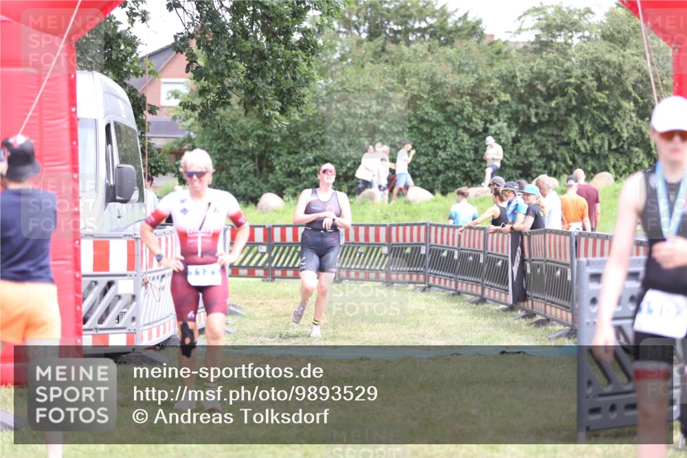 21.06.2026 - 29. Vierlanden-Triathlon Andreas Tolksdorf http://msf.ph/oto/9893529 21.06.2026 14:11:58 Ziel 48, 1116, 1121, 48, 1116, 1121 meine-sportfotos.de