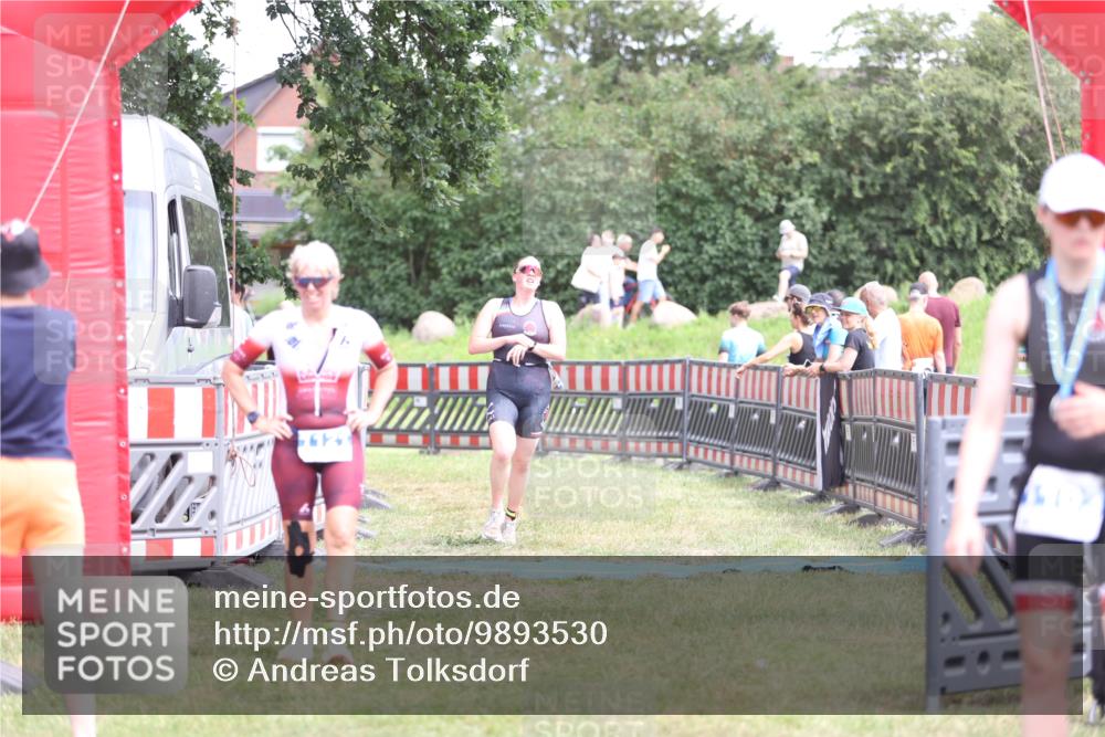 21.06.2026 - 29. Vierlanden-Triathlon Andreas Tolksdorf http://msf.ph/oto/9893530 21.06.2026 14:11:59 Ziel 48, 1116, 1121, 48, 1116, 1121 meine-sportfotos.de