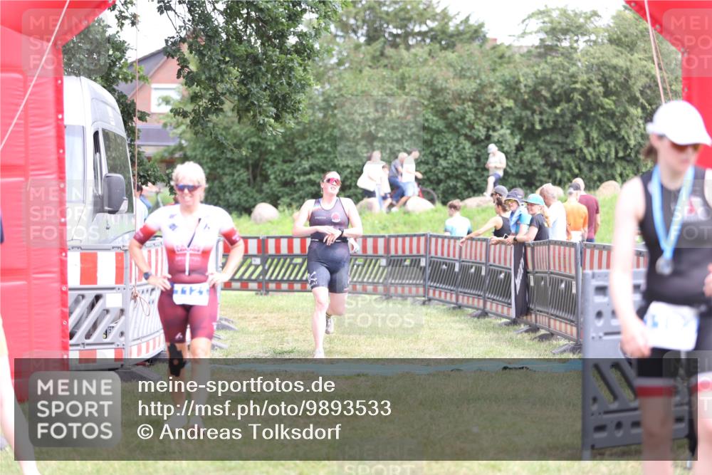 21.06.2026 - 29. Vierlanden-Triathlon Andreas Tolksdorf http://msf.ph/oto/9893533 21.06.2026 14:11:59 Ziel 48, 1116, 1121, 48, 1116, 1121 meine-sportfotos.de
