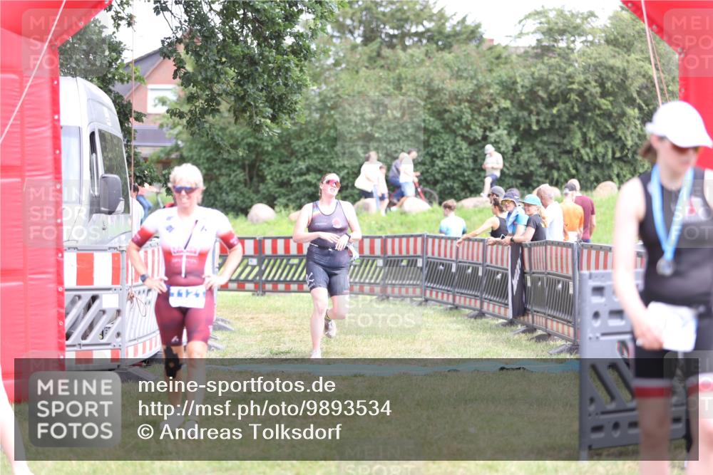 21.06.2026 - 29. Vierlanden-Triathlon Andreas Tolksdorf http://msf.ph/oto/9893534 21.06.2026 14:11:59 Ziel 48, 1116, 1121, 48, 1116, 1121 meine-sportfotos.de