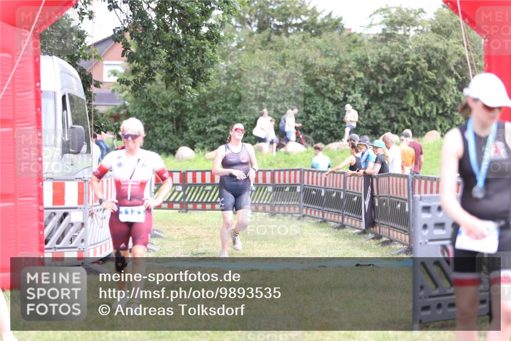 21.06.2026 - 29. Vierlanden-Triathlon Andreas Tolksdorf http://msf.ph/oto/9893535 21.06.2026 14:11:59 Ziel 48, 1116, 1121, 48, 1116, 1121 meine-sportfotos.de