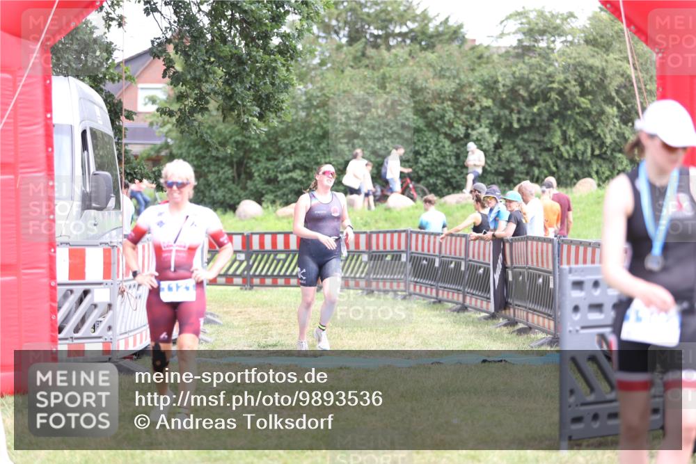 21.06.2026 - 29. Vierlanden-Triathlon Andreas Tolksdorf http://msf.ph/oto/9893536 21.06.2026 14:11:59 Ziel 48, 1116, 1121, 48, 1116, 1121 meine-sportfotos.de