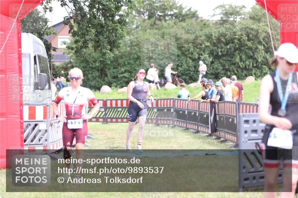 21.06.2026 - 29. Vierlanden-Triathlon Andreas Tolksdorf http://msf.ph/oto/9893537 21.06.2026 14:11:59 Ziel 48, 1116, 1121, 48, 1116, 1121 meine-sportfotos.de