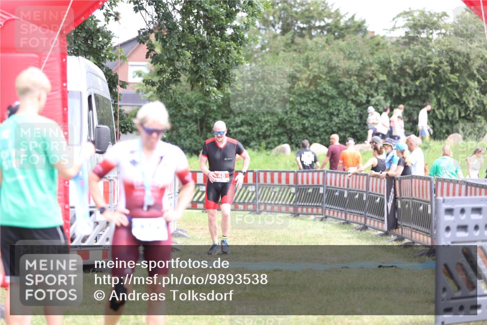 21.06.2026 - 29. Vierlanden-Triathlon Andreas Tolksdorf http://msf.ph/oto/9893538 21.06.2026 14:12:04 Ziel 48, 1083, 1116, 48, 1083, 1116 meine-sportfotos.de