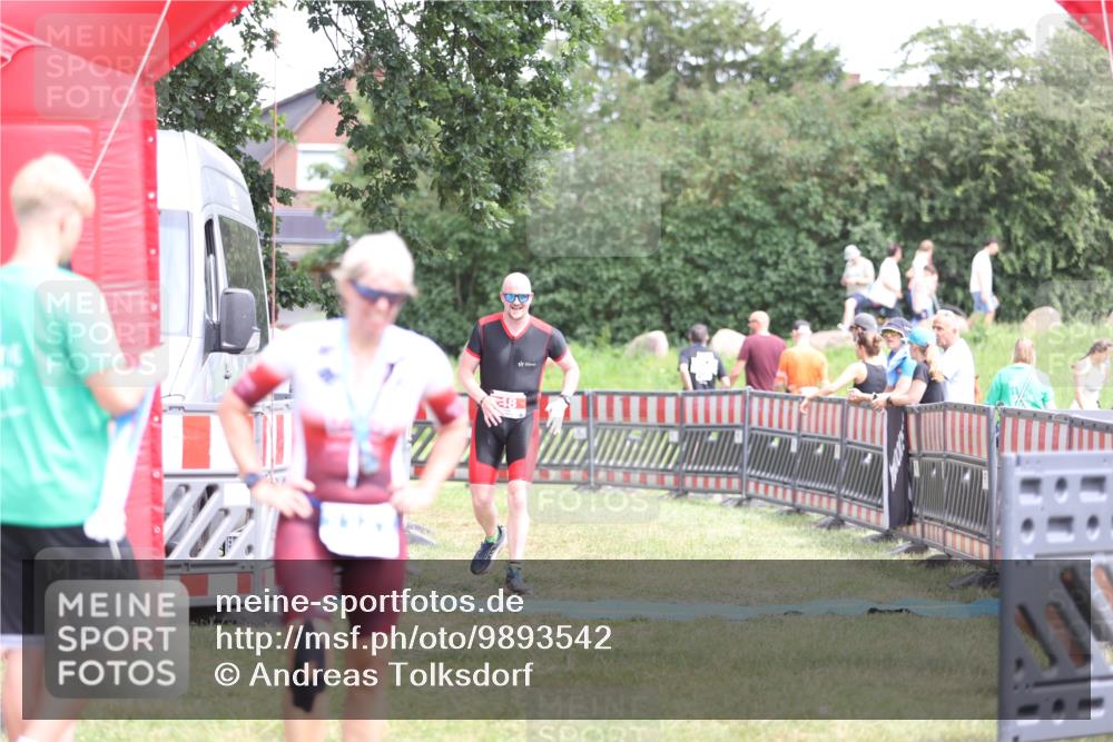 21.06.2026 - 29. Vierlanden-Triathlon Andreas Tolksdorf http://msf.ph/oto/9893542 21.06.2026 14:12:05 Ziel 48, 1083, 1116, 48, 1083, 1116 meine-sportfotos.de