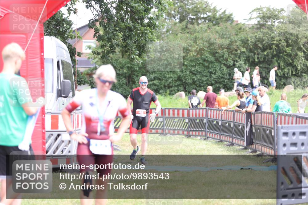 21.06.2026 - 29. Vierlanden-Triathlon Andreas Tolksdorf http://msf.ph/oto/9893543 21.06.2026 14:12:05 Ziel 48, 1083, 1116, 48, 1083, 1116 meine-sportfotos.de