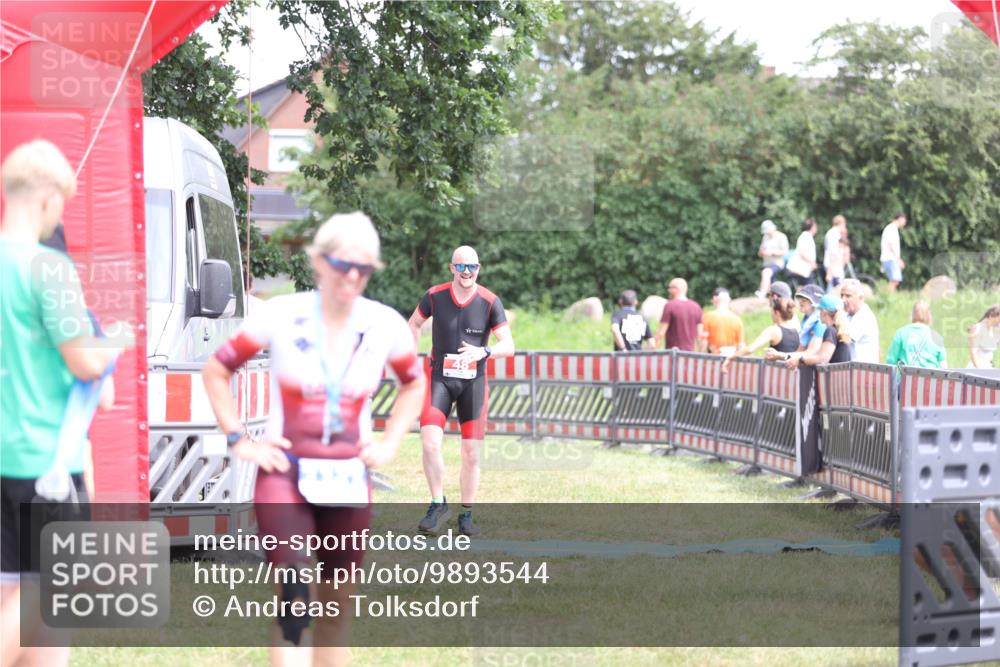 21.06.2026 - 29. Vierlanden-Triathlon Andreas Tolksdorf http://msf.ph/oto/9893544 21.06.2026 14:12:05 Ziel 48, 1083, 1116, 48, 1083, 1116 meine-sportfotos.de