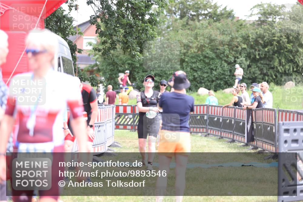 21.06.2026 - 29. Vierlanden-Triathlon Andreas Tolksdorf http://msf.ph/oto/9893546 21.06.2026 14:12:10 Ziel 48, 1083, 48, 1083 meine-sportfotos.de