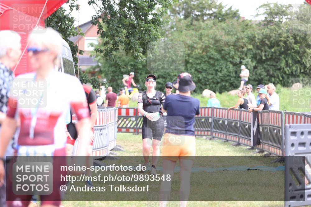 21.06.2026 - 29. Vierlanden-Triathlon Andreas Tolksdorf http://msf.ph/oto/9893548 21.06.2026 14:12:10 Ziel 48, 1083, 48, 1083 meine-sportfotos.de