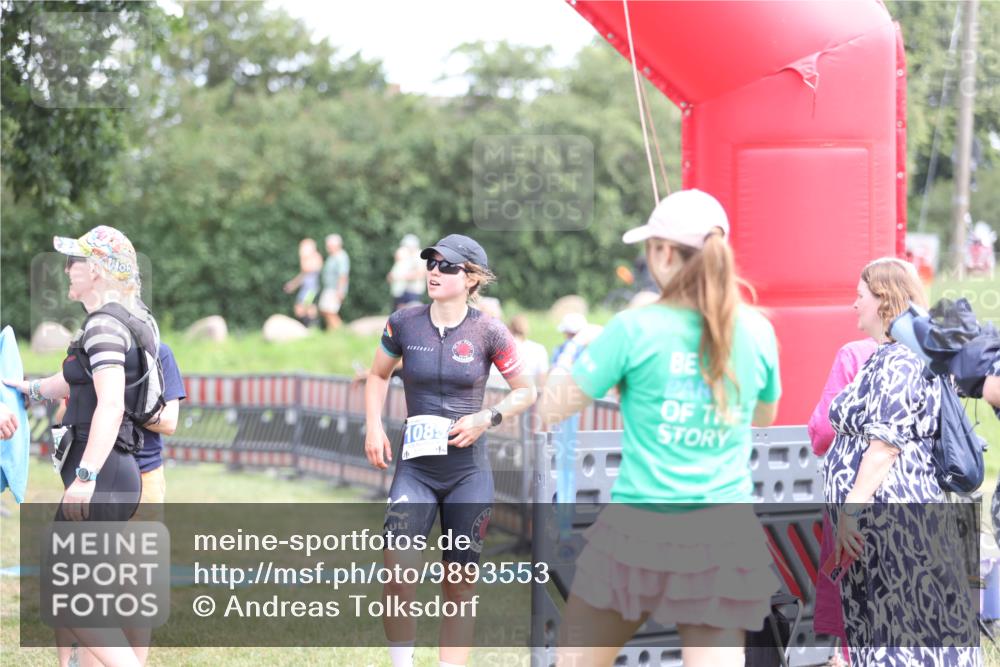 21.06.2026 - 29. Vierlanden-Triathlon Andreas Tolksdorf http://msf.ph/oto/9893553 21.06.2026 14:12:22 Ziel  meine-sportfotos.de