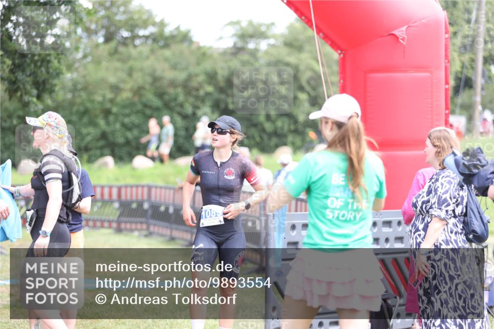 21.06.2026 - 29. Vierlanden-Triathlon Andreas Tolksdorf http://msf.ph/oto/9893554 21.06.2026 14:12:22 Ziel  meine-sportfotos.de
