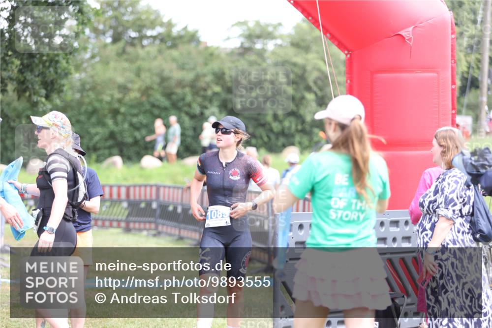 21.06.2026 - 29. Vierlanden-Triathlon Andreas Tolksdorf http://msf.ph/oto/9893555 21.06.2026 14:12:22 Ziel  meine-sportfotos.de