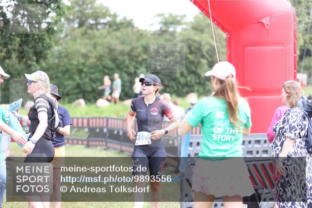 21.06.2026 - 29. Vierlanden-Triathlon Andreas Tolksdorf http://msf.ph/oto/9893556 21.06.2026 14:12:22 Ziel  meine-sportfotos.de