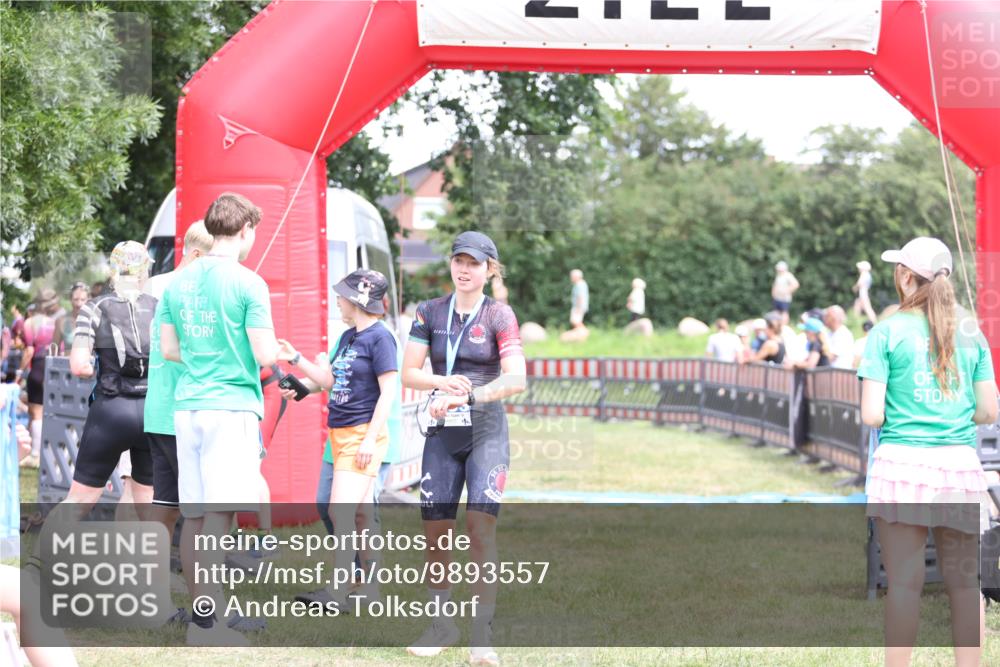21.06.2026 - 29. Vierlanden-Triathlon Andreas Tolksdorf http://msf.ph/oto/9893557 21.06.2026 14:12:28 Ziel  meine-sportfotos.de