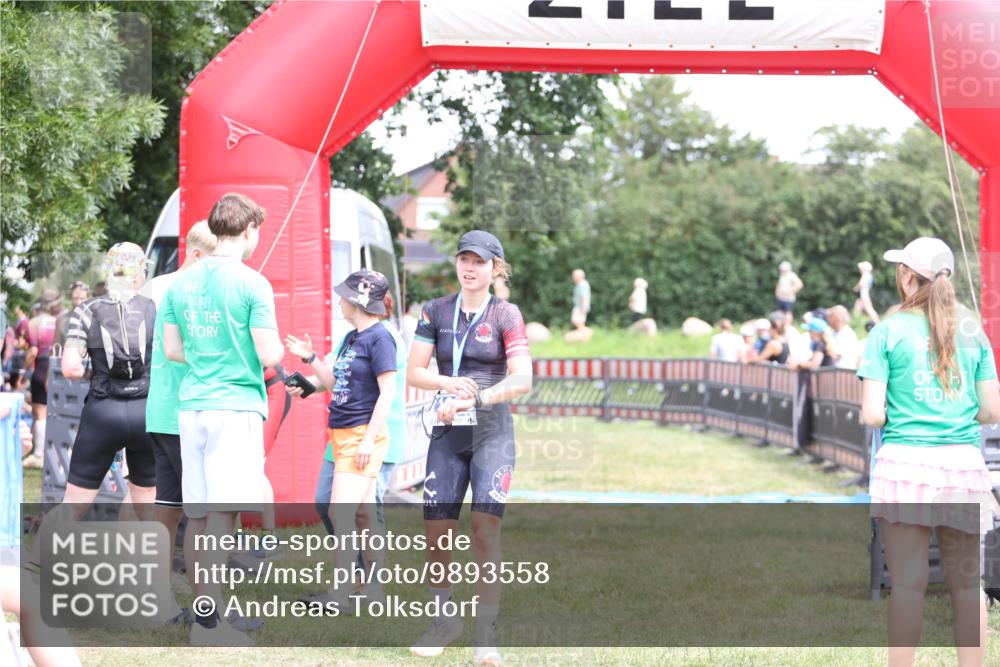 21.06.2026 - 29. Vierlanden-Triathlon Andreas Tolksdorf http://msf.ph/oto/9893558 21.06.2026 14:12:28 Ziel  meine-sportfotos.de