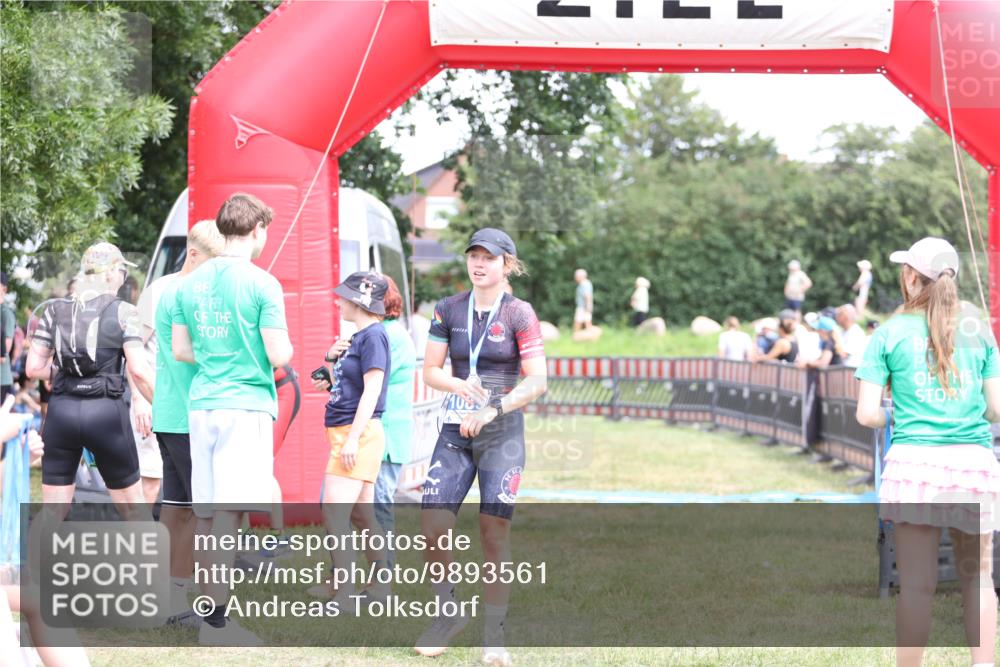 21.06.2026 - 29. Vierlanden-Triathlon Andreas Tolksdorf http://msf.ph/oto/9893561 21.06.2026 14:12:28 Ziel  meine-sportfotos.de