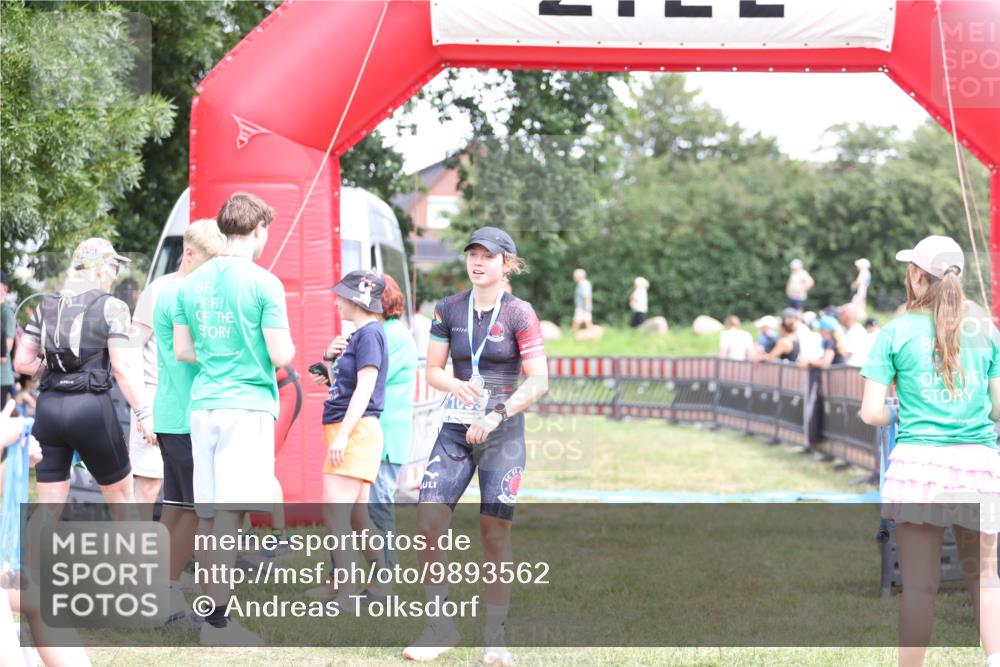 21.06.2026 - 29. Vierlanden-Triathlon Andreas Tolksdorf http://msf.ph/oto/9893562 21.06.2026 14:12:28 Ziel  meine-sportfotos.de
