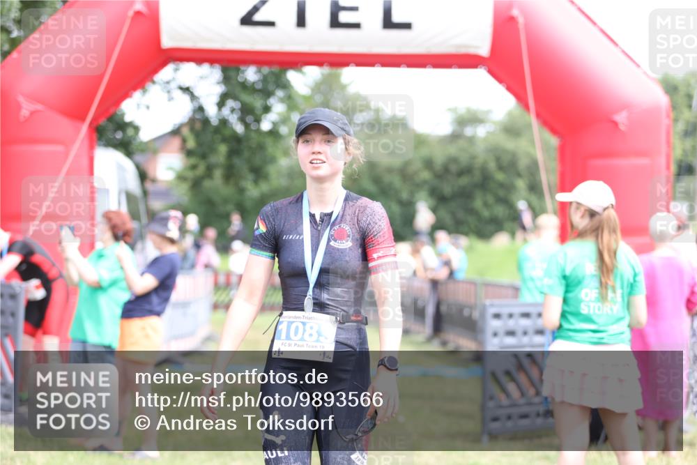21.06.2026 - 29. Vierlanden-Triathlon Andreas Tolksdorf http://msf.ph/oto/9893566 21.06.2026 14:12:37 Ziel 1127, 1127 meine-sportfotos.de