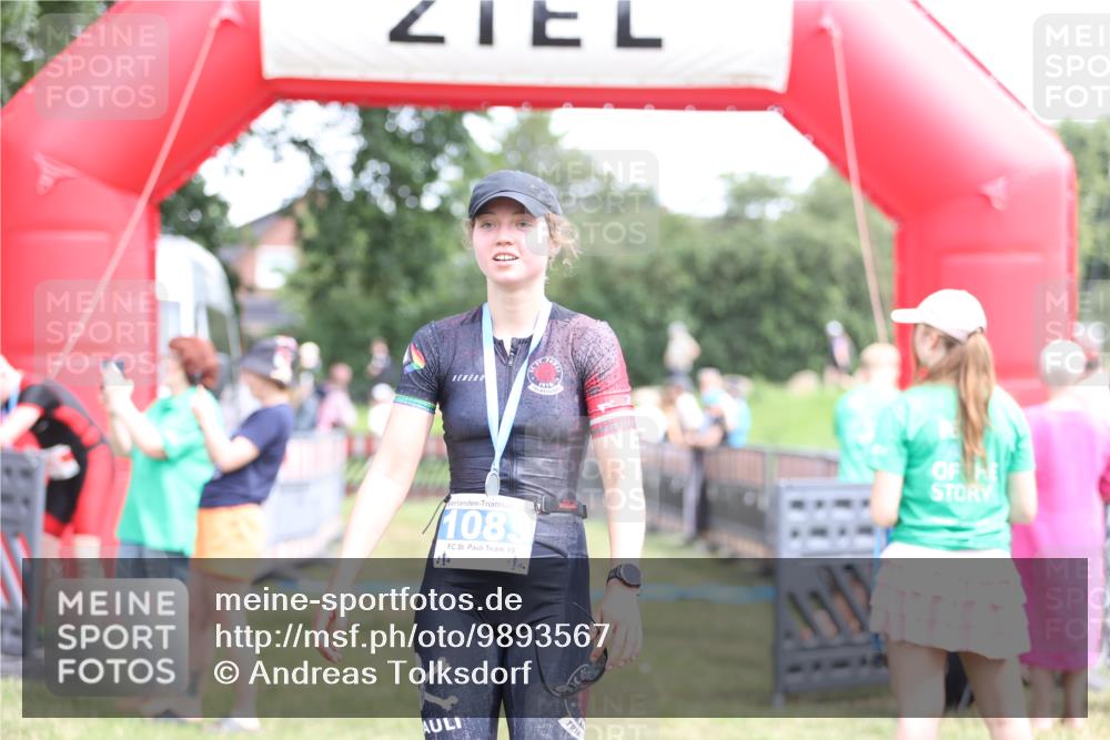 21.06.2026 - 29. Vierlanden-Triathlon Andreas Tolksdorf http://msf.ph/oto/9893567 21.06.2026 14:12:37 Ziel 1127, 1127 meine-sportfotos.de