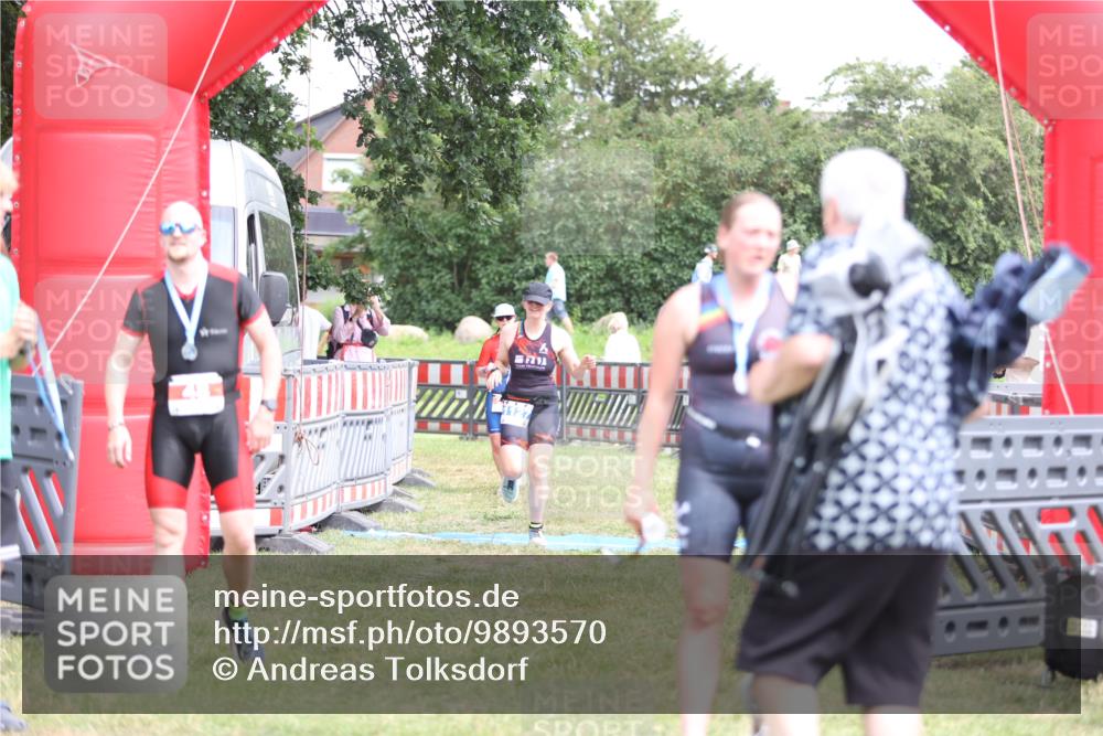 21.06.2026 - 29. Vierlanden-Triathlon Andreas Tolksdorf http://msf.ph/oto/9893570 21.06.2026 14:12:46 Ziel 233, 1127, 1134, 1146, 233, 1127, 1134, 1146 meine-sportfotos.de