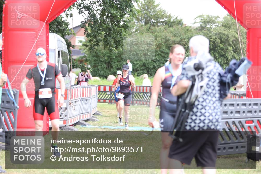 21.06.2026 - 29. Vierlanden-Triathlon Andreas Tolksdorf http://msf.ph/oto/9893571 21.06.2026 14:12:46 Ziel 233, 1127, 1134, 1146, 233, 1127, 1134, 1146 meine-sportfotos.de