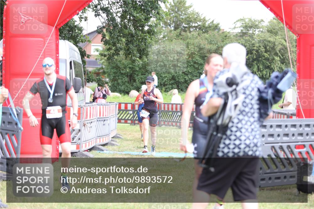 21.06.2026 - 29. Vierlanden-Triathlon Andreas Tolksdorf http://msf.ph/oto/9893572 21.06.2026 14:12:46 Ziel 233, 1127, 1134, 1146, 233, 1127, 1134, 1146 meine-sportfotos.de