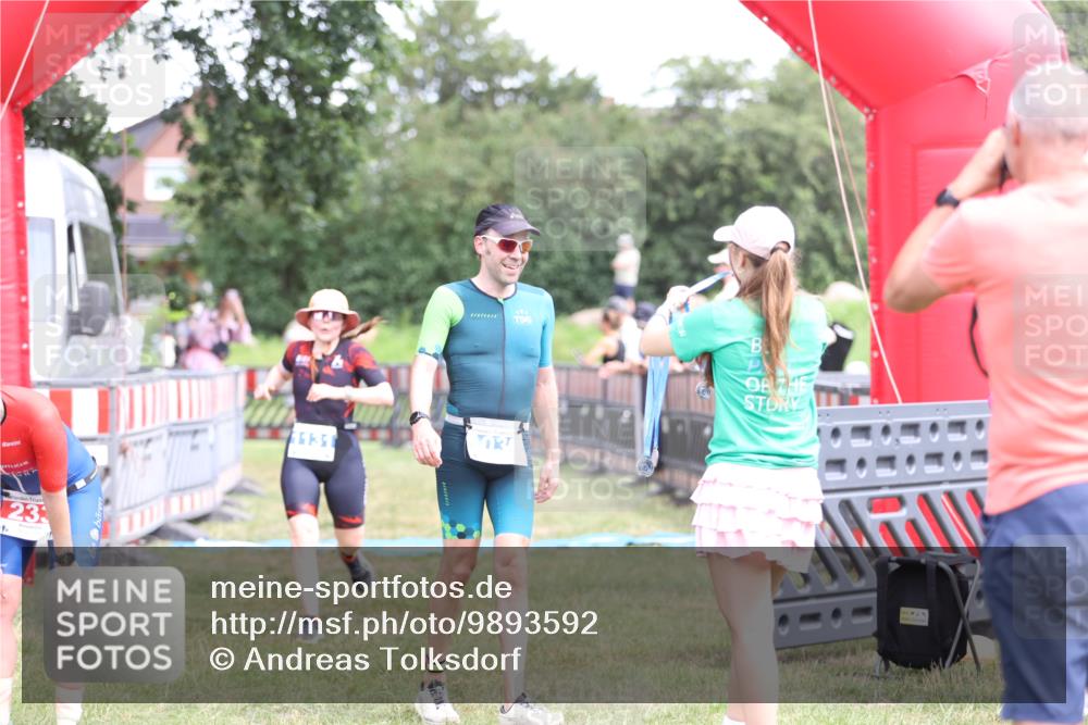 21.06.2026 - 29. Vierlanden-Triathlon Andreas Tolksdorf http://msf.ph/oto/9893592 21.06.2026 14:13:16 Ziel 1131, 1131 meine-sportfotos.de