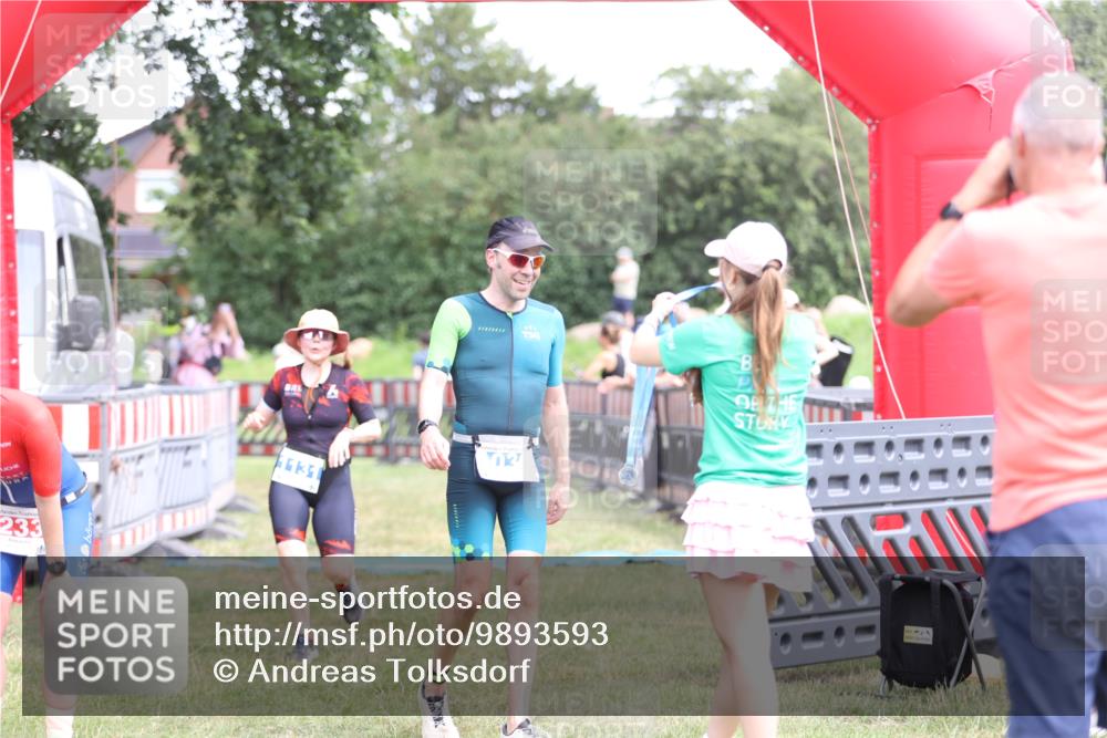 21.06.2026 - 29. Vierlanden-Triathlon Andreas Tolksdorf http://msf.ph/oto/9893593 21.06.2026 14:13:16 Ziel 1131, 1131 meine-sportfotos.de