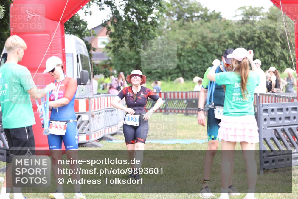 21.06.2026 - 29. Vierlanden-Triathlon Andreas Tolksdorf http://msf.ph/oto/9893601 21.06.2026 14:13:17 Ziel 1131, 1131 meine-sportfotos.de