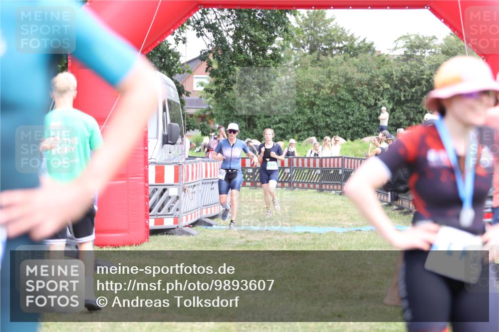 21.06.2026 - 29. Vierlanden-Triathlon Andreas Tolksdorf http://msf.ph/oto/9893607 21.06.2026 14:13:30 Ziel 771, 829, 1128, 771, 829, 1128 meine-sportfotos.de