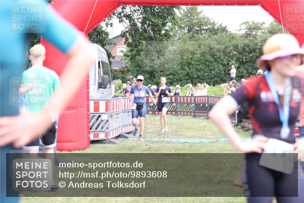 21.06.2026 - 29. Vierlanden-Triathlon Andreas Tolksdorf http://msf.ph/oto/9893608 21.06.2026 14:13:30 Ziel 771, 829, 1128, 771, 829, 1128 meine-sportfotos.de