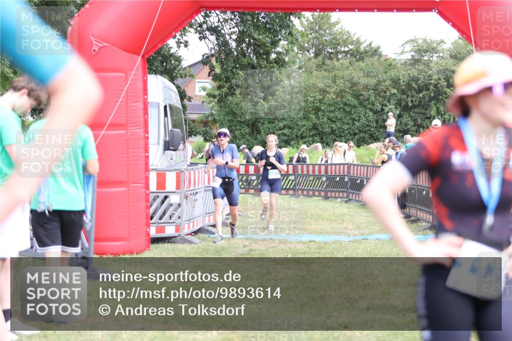 21.06.2026 - 29. Vierlanden-Triathlon Andreas Tolksdorf http://msf.ph/oto/9893614 21.06.2026 14:13:30 Ziel 771, 829, 1128, 771, 829, 1128 meine-sportfotos.de